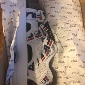 Size 6 fila disruptor sandles
